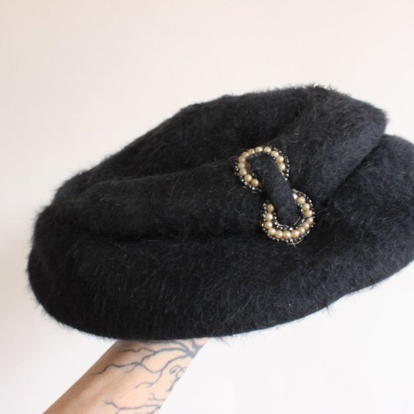 Vintage 1940s Hat / Beaverette Plate Hat with Faux Pearls / Millinery - Picture 2 of 10